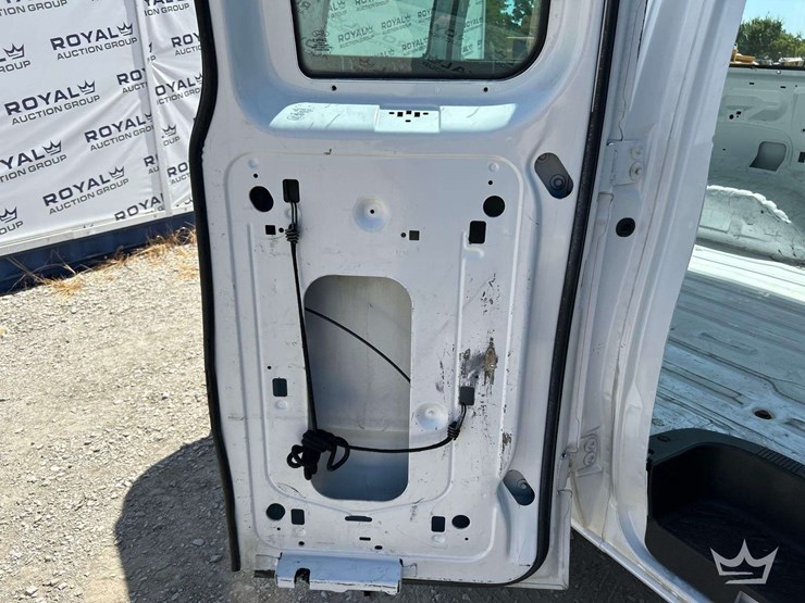 2014-ford-e-350-cargo-van-image-24