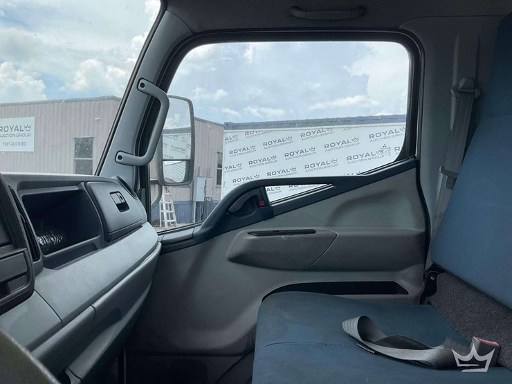 2013-mitsubishi-fuso-fec72s-image-15