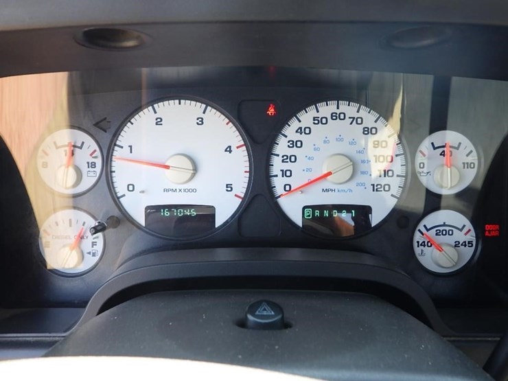 2004-dodge-2500-image-35
