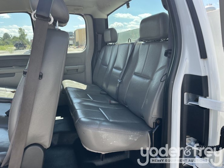 2011-gmc-sierra-2500hd-image-23