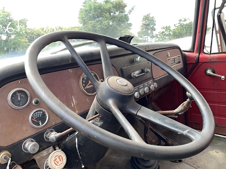 international-1700-fuel-truck-vn:10672cha37226-image-10