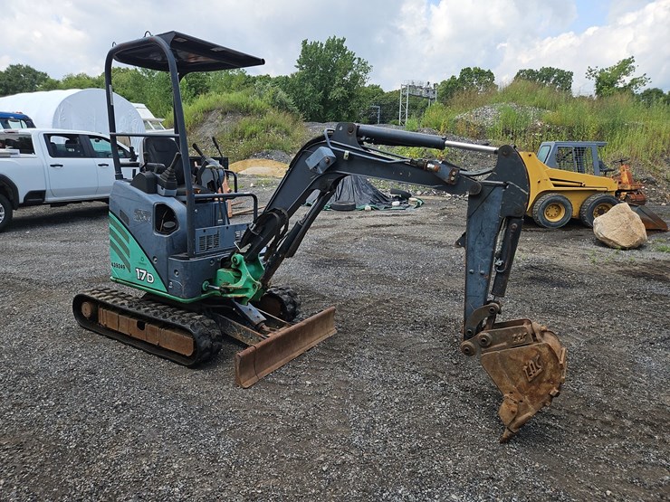2012-deere-17d-image-7