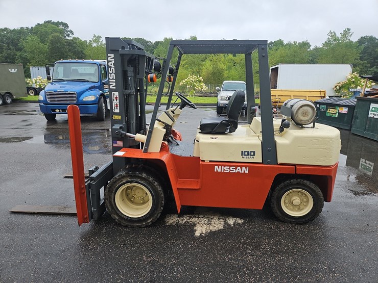 nissan-100-forklift-image-2