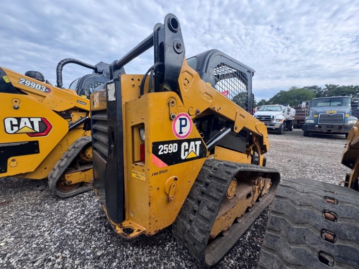 2015-caterpillar-259d-image-2