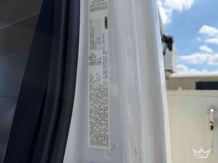 2016-freightliner-m2-106-image-9