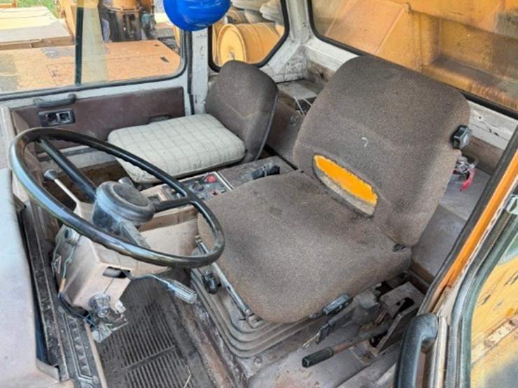 komatsu-330m-image-10