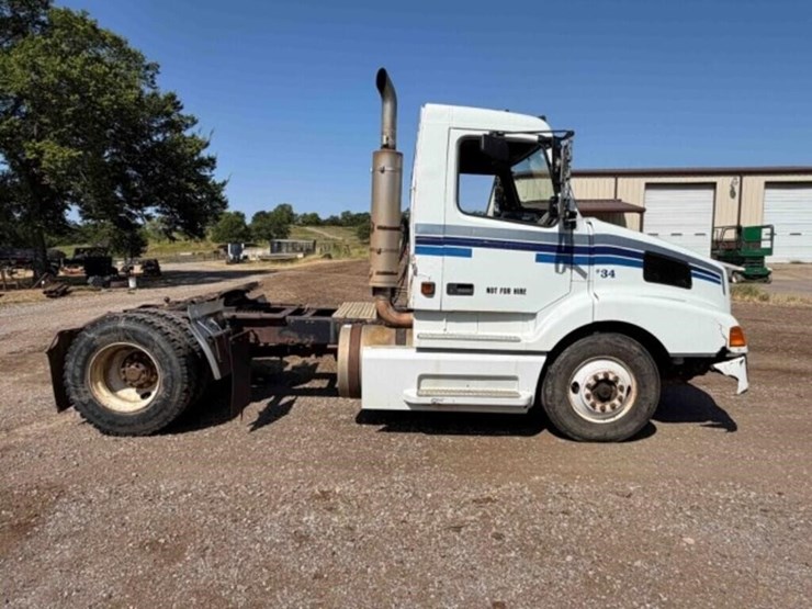 1998-volvo-semi-image-2