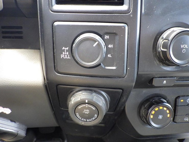 2017-ford-f150-image-32