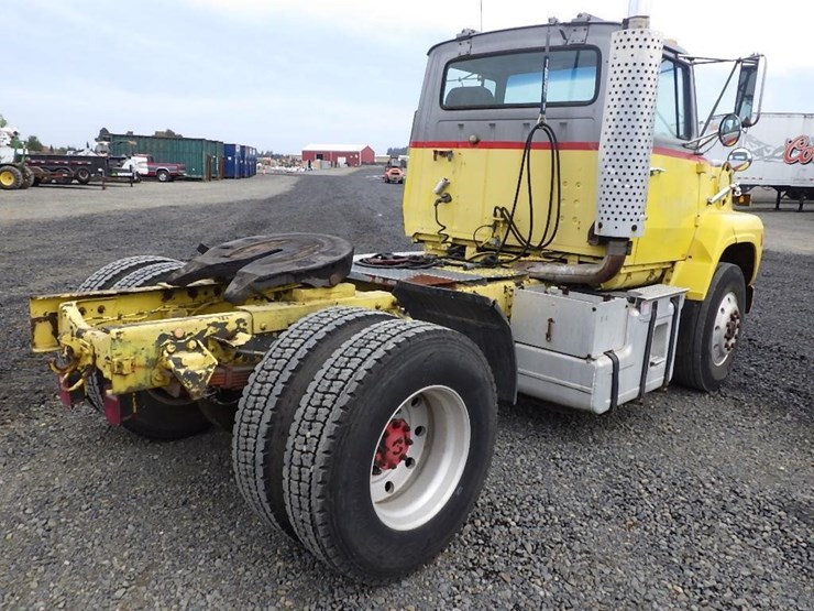 1989-ford-l9000-image-5