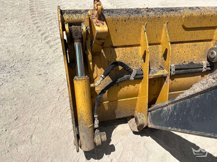 2019-deere-410l-image-21