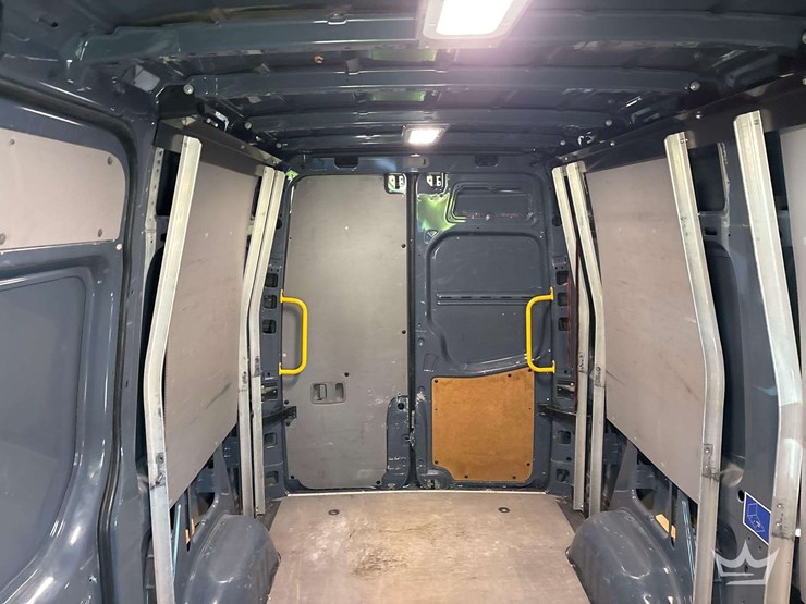 2018-mercedes-benz-sprinter-2500-image-17