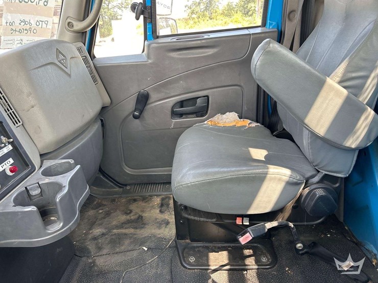 2011-international-durastar-4300-image-18
