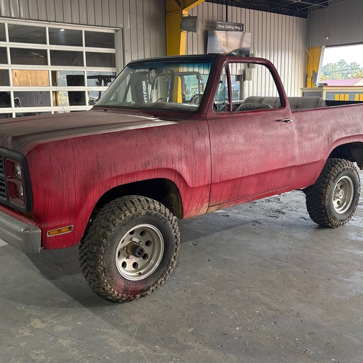 #16325 • 1989 DODGE AWL