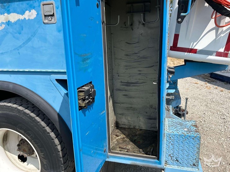 2011-international-durastar-4300-image-23