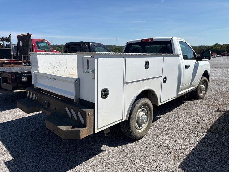 2024-ram-2500-tradesman-image-4