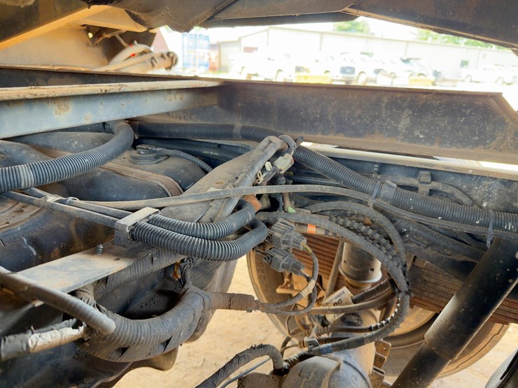 2023-ford-f550-xl-image-22