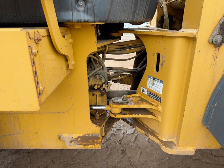 2009-deere-544k-image-18