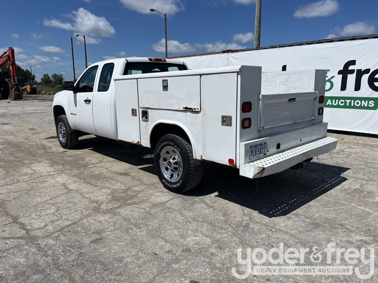 2011-gmc-sierra-2500hd-image-4