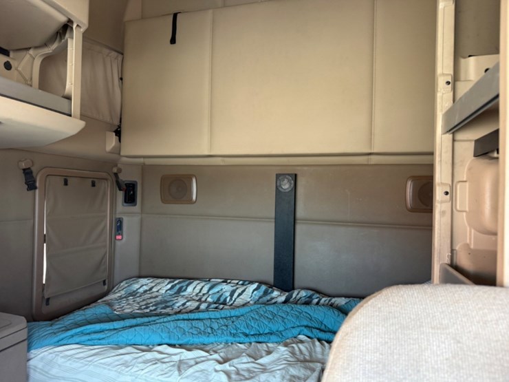 2020-kenworth-t680-image-17