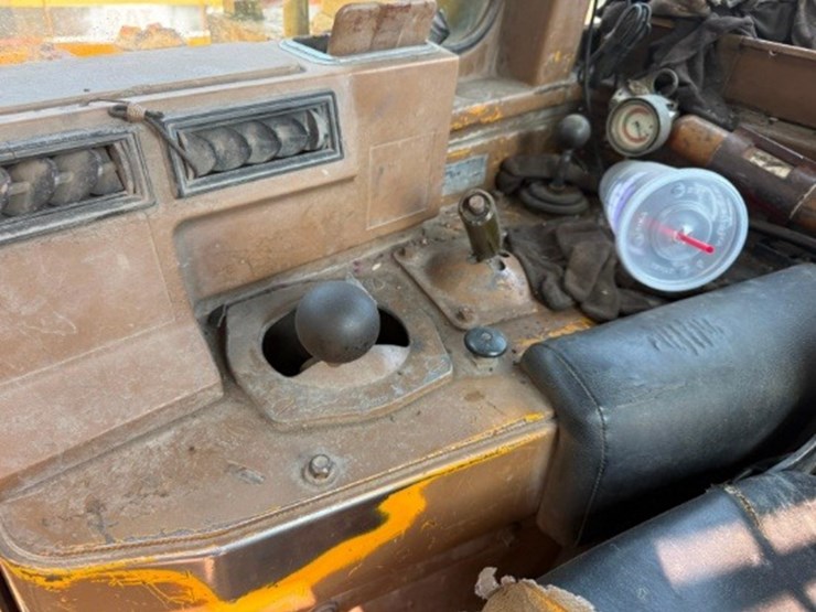 caterpillar-d10-image-18