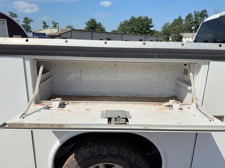 2019-ford-f350stx-utility-truck-image-21