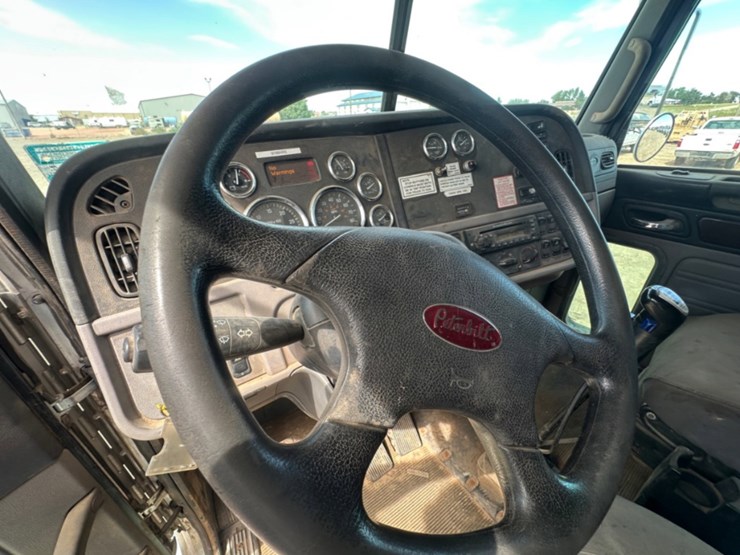 2012-peterbilt-365-image-29