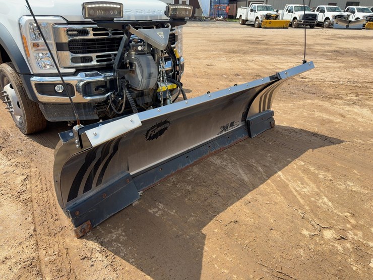 2023-ford-f550-xl-image-8