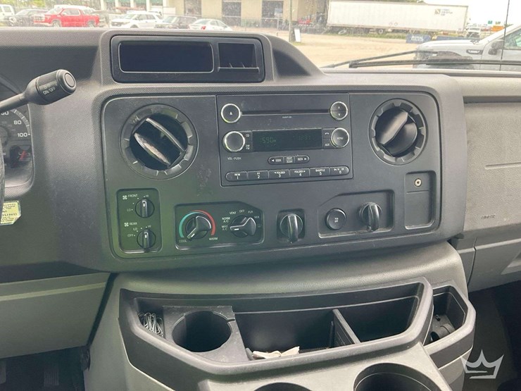 2013-ford-e350-image-16