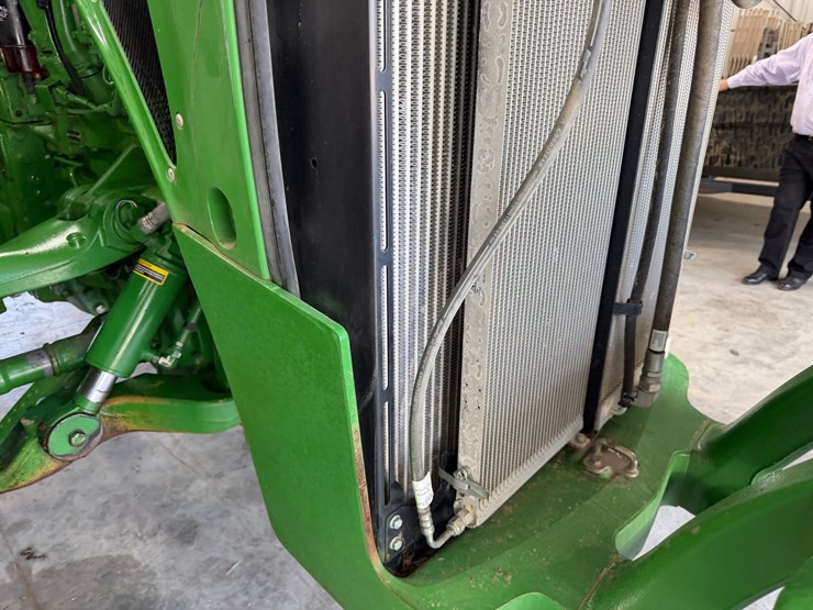 2011-john-deere-8285r-image-67