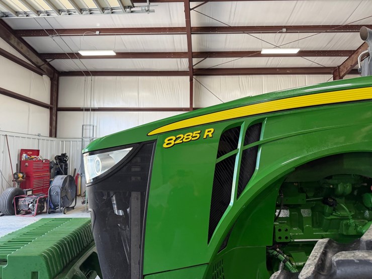 2011-john-deere-8285r-image-40