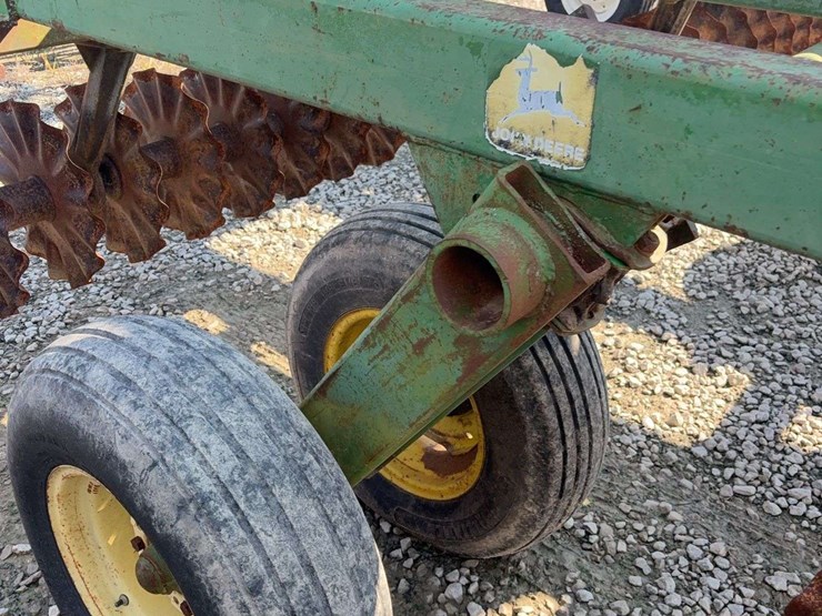 john-deere-325-image-6