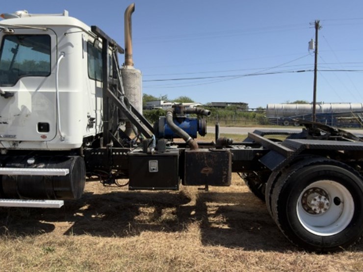 2012-mack-granite-gu713-image-7