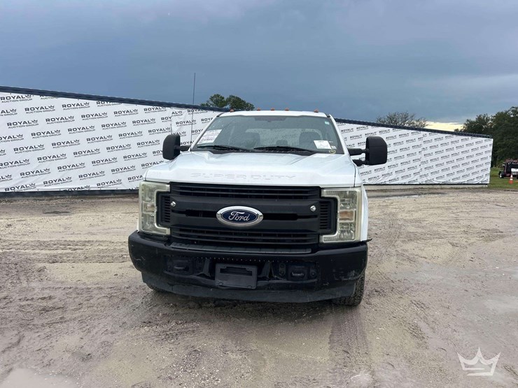 2017-ford-f350-image-27