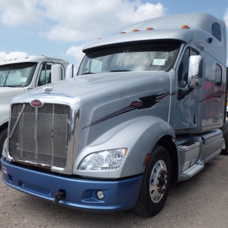 2012 PETERBILT 587