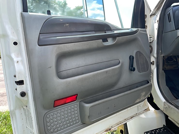 2005-ford-f650-image-14