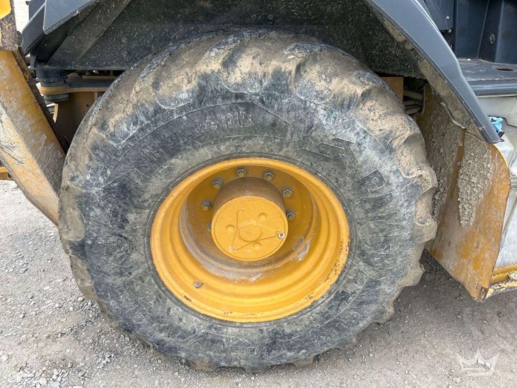 2018-deere-310l-image-33