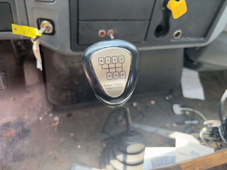 2006-international-durastar-4400-image-37