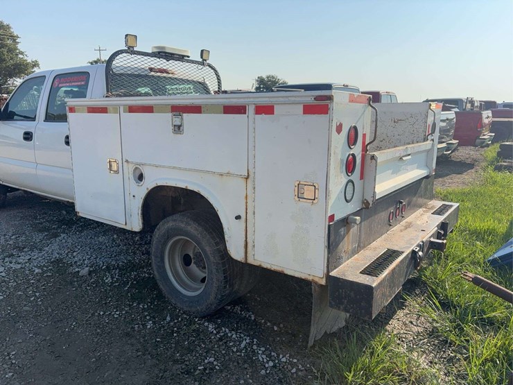 2006-chevrolet-3500-image-11