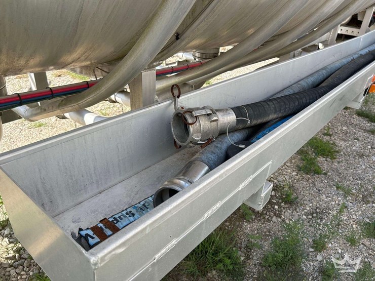 2010-brenner-aluminum-407-t/a-chemical-tanker-trailer-image-11