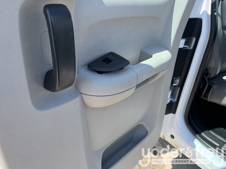2011-gmc-sierra-2500hd-image-38