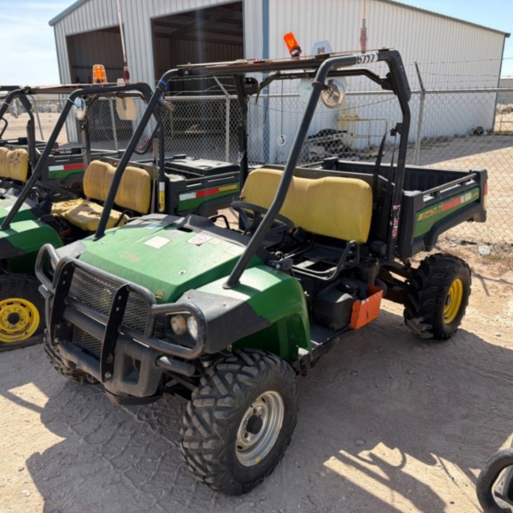 JOHN DEERE GATOR