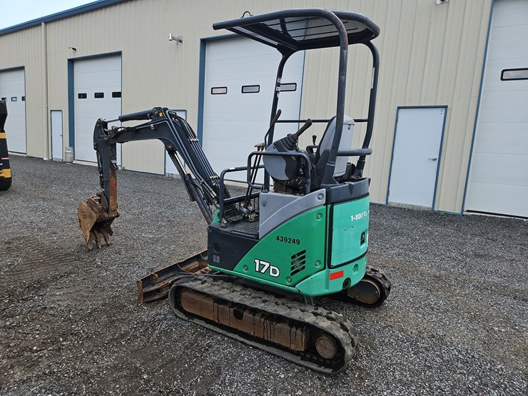 2012-deere-17d-image-3