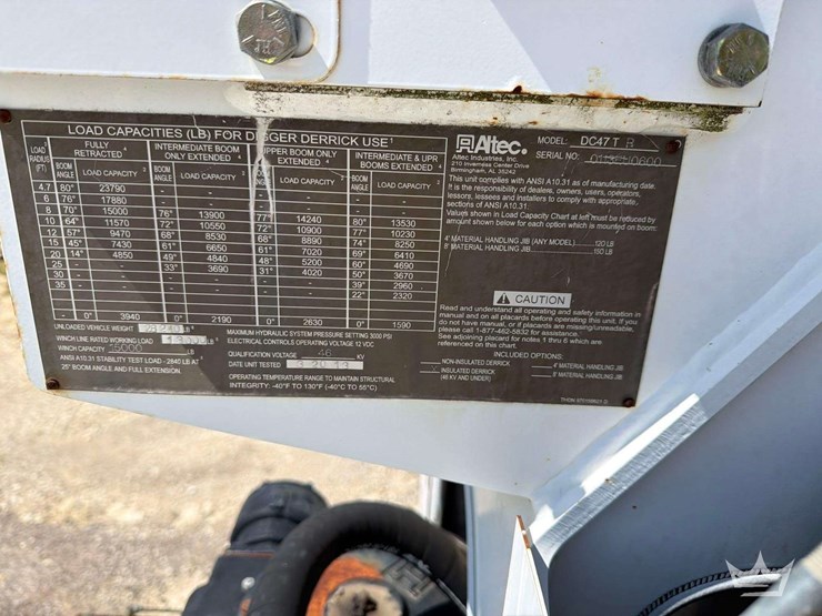 2014-freightliner-m2-106-image-19