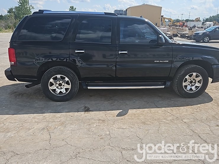2003-cadillac-escalade-image-7