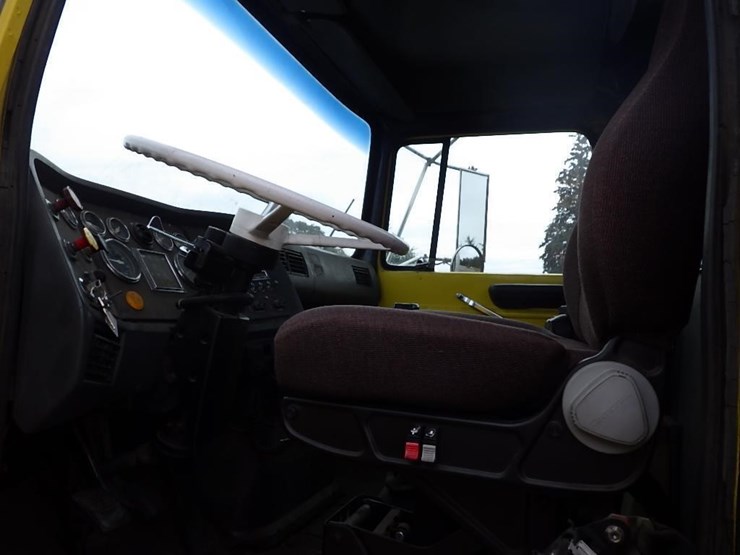 1989-ford-l9000-image-26