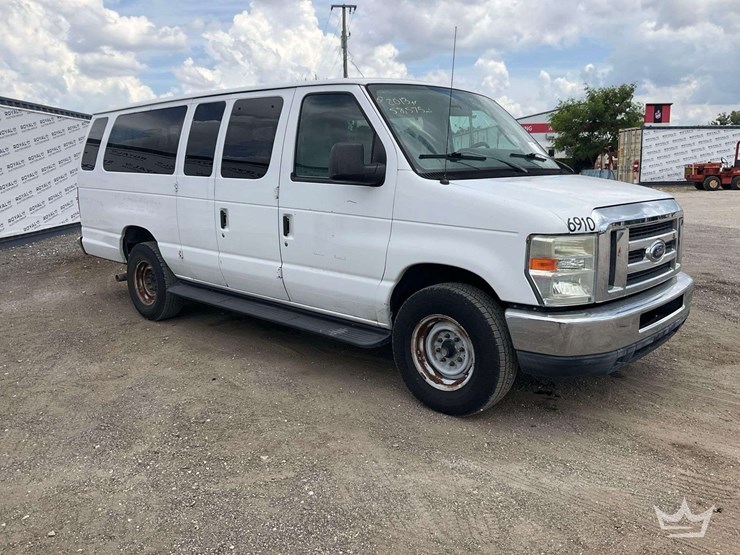 2013-ford-e350-image-2