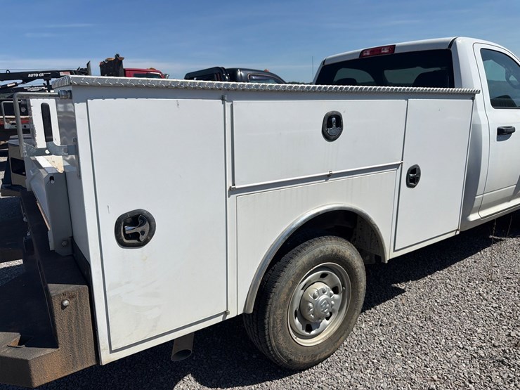 2024-ram-2500-tradesman-image-11