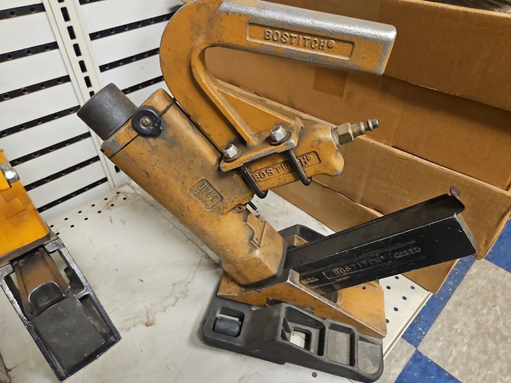 (2)-bostitch-staple-guns-with-staples-image-2