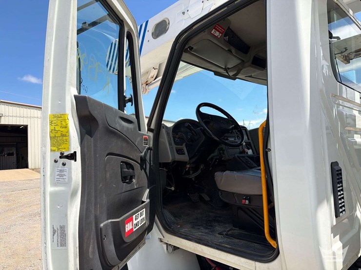2014-international-durastar-4300-image-45