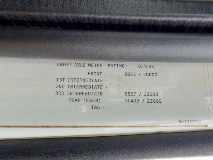 2021-volvo-vhd-tri/a-dump-truck-image-35